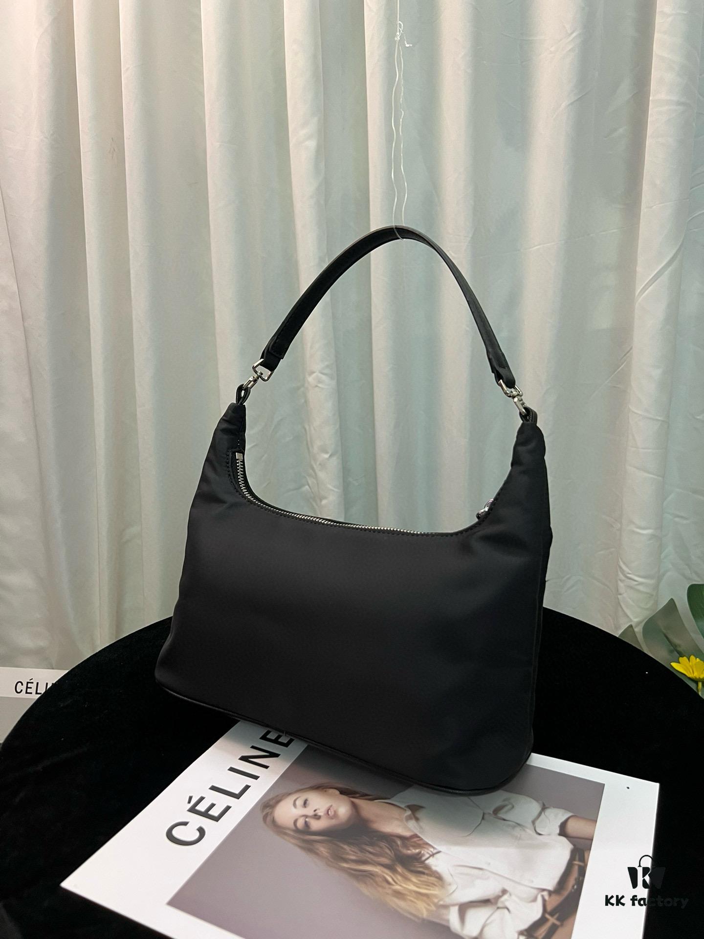 Prada Underarm Bag PRADA Eternal Classic Lightweight Fashion Must-Have for Trendsetters