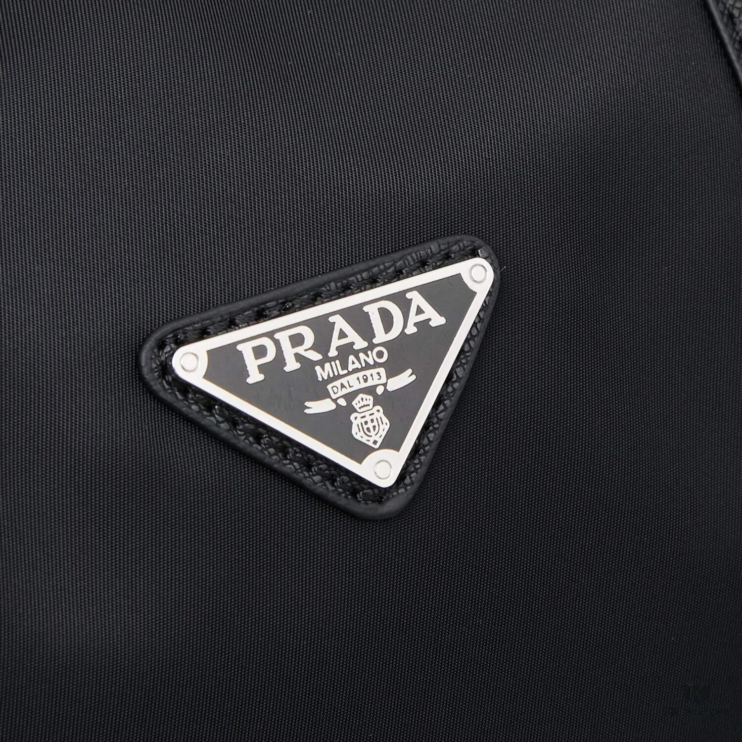 6930b76b6e68136f4d9ae1b5 Prada Travel Bag with Retro American Style, 43 x 25cm Model 23123