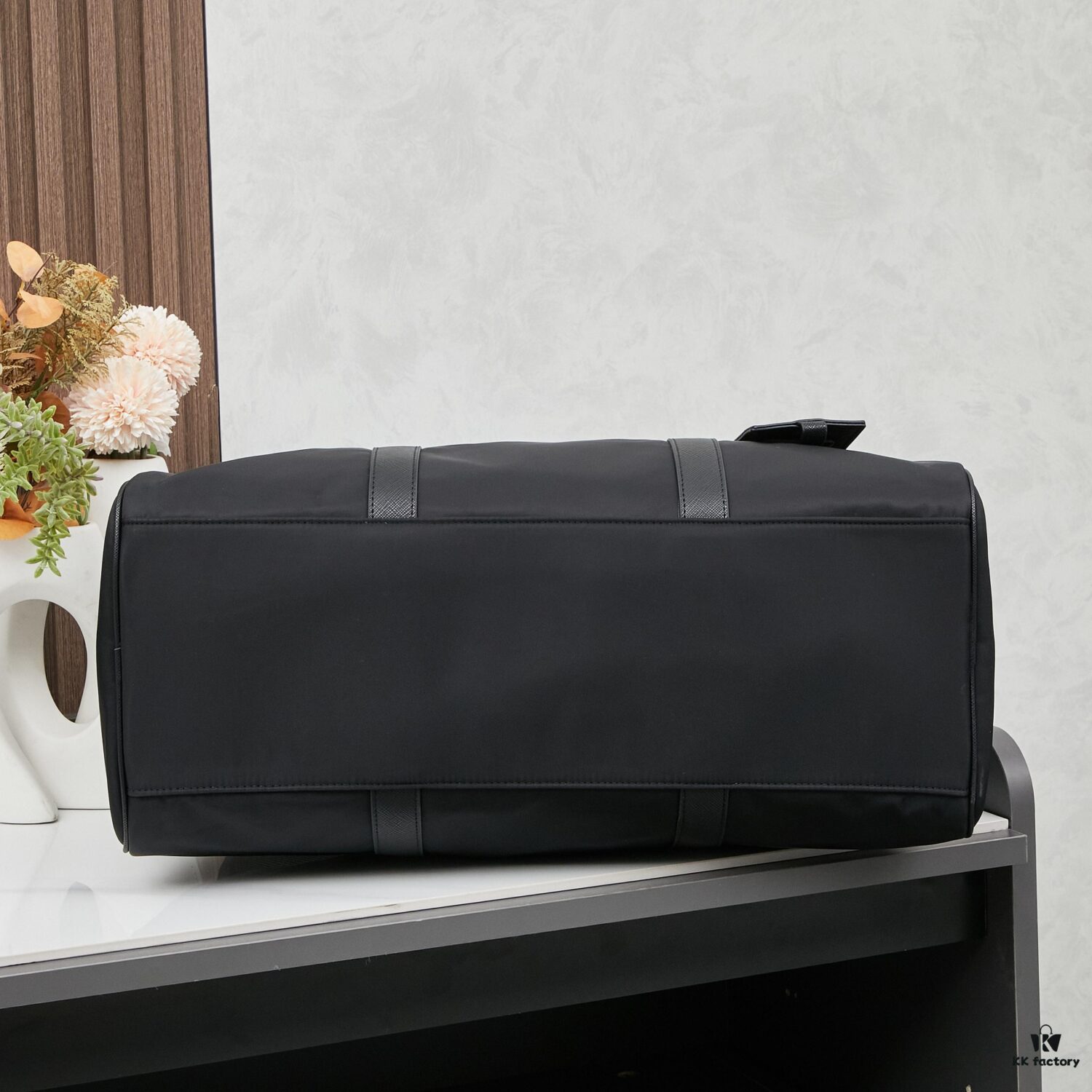 6930b76b6e68136f4d9ae1b6 Prada Travel Bag with Retro American Style, 43 x 25cm Model 23123