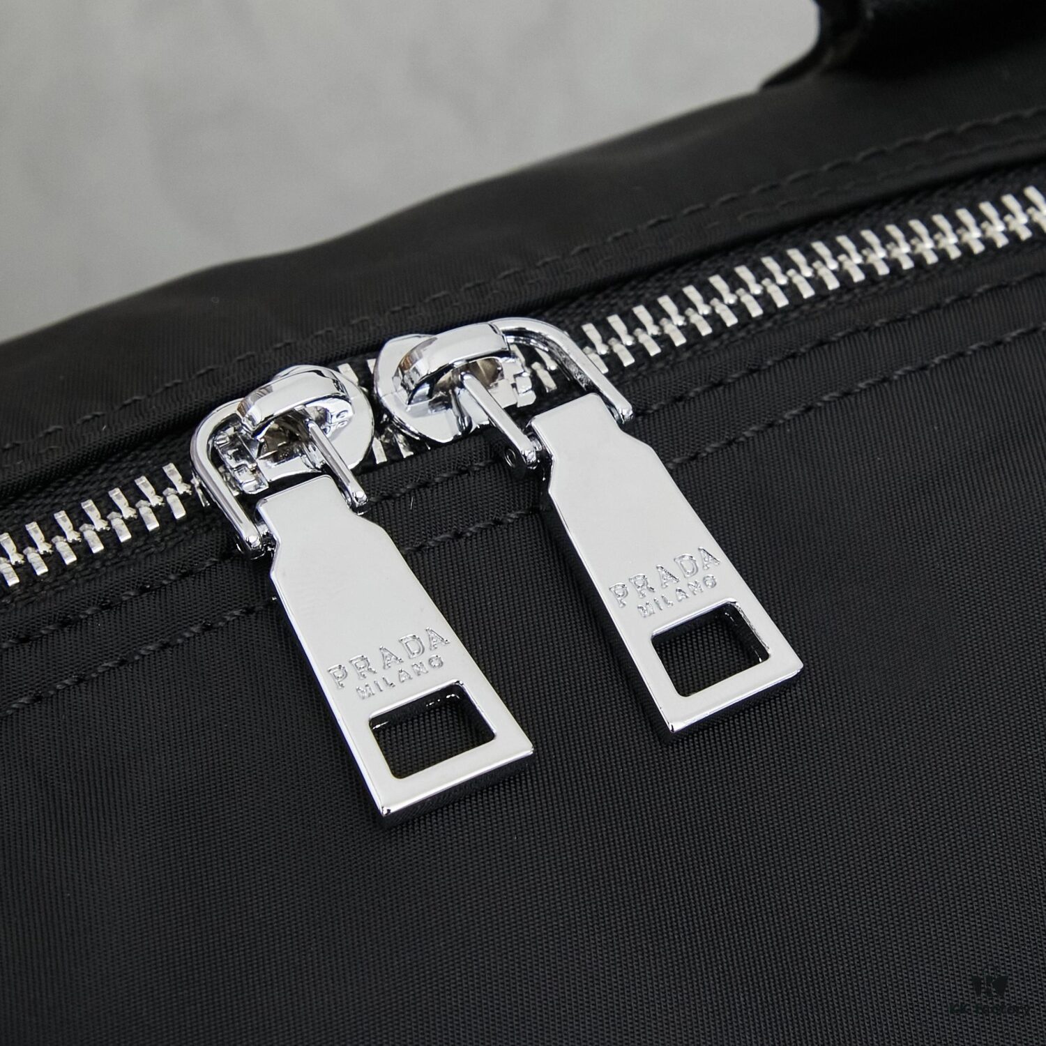 6930b76d6e68136f4d9ae1b8 Prada Travel Bag with Retro American Style, 43 x 25cm Model 23123