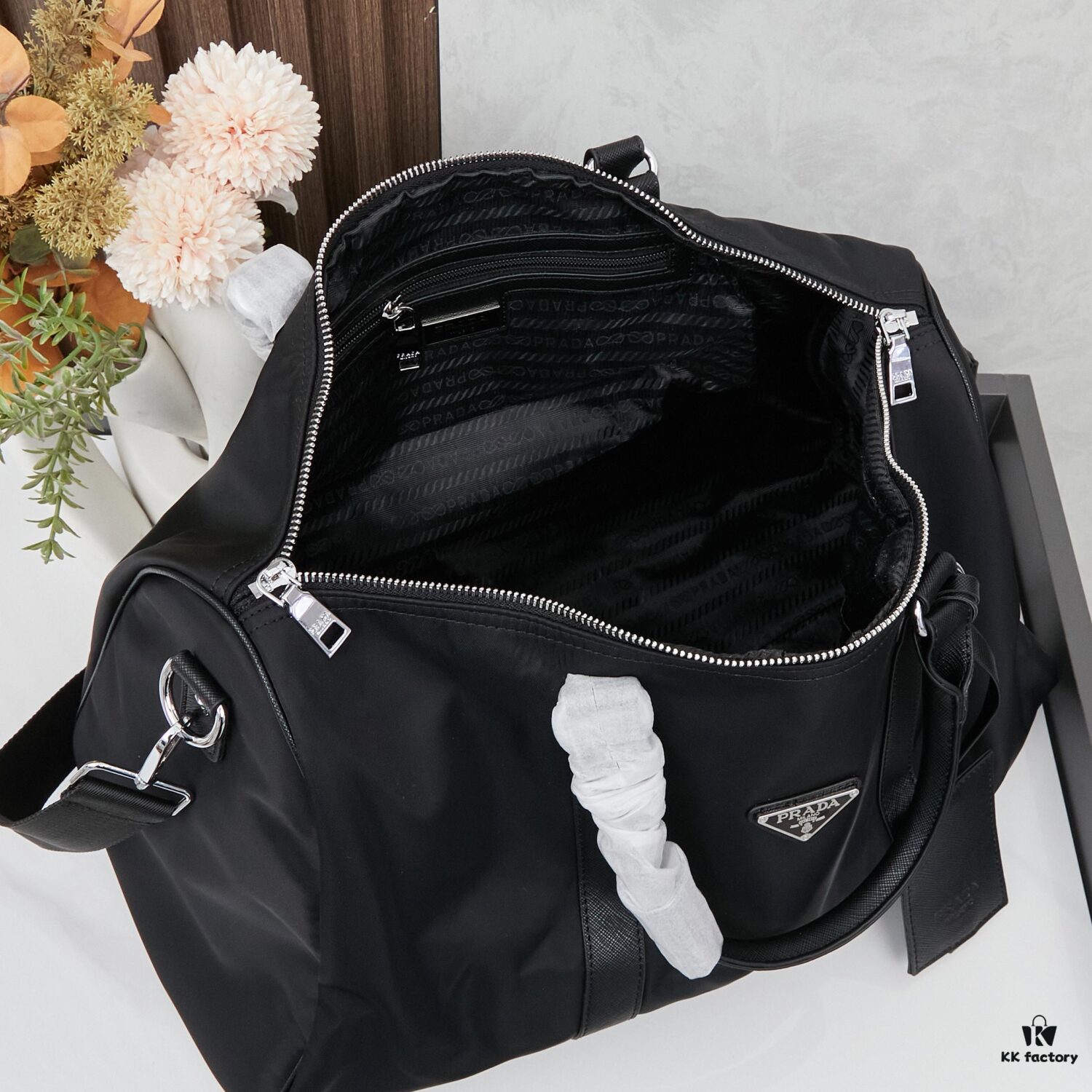 6930b76e6e68136f4d9ae1b9 Prada Travel Bag with Retro American Style, 43 x 25cm Model 23123