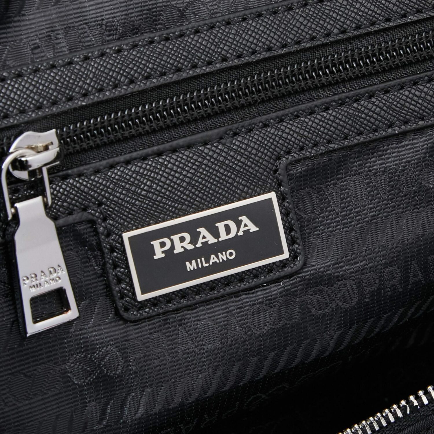 6930b76f6e68136f4d9ae1bb Prada Travel Bag with Retro American Style, 43 x 25cm Model 23123