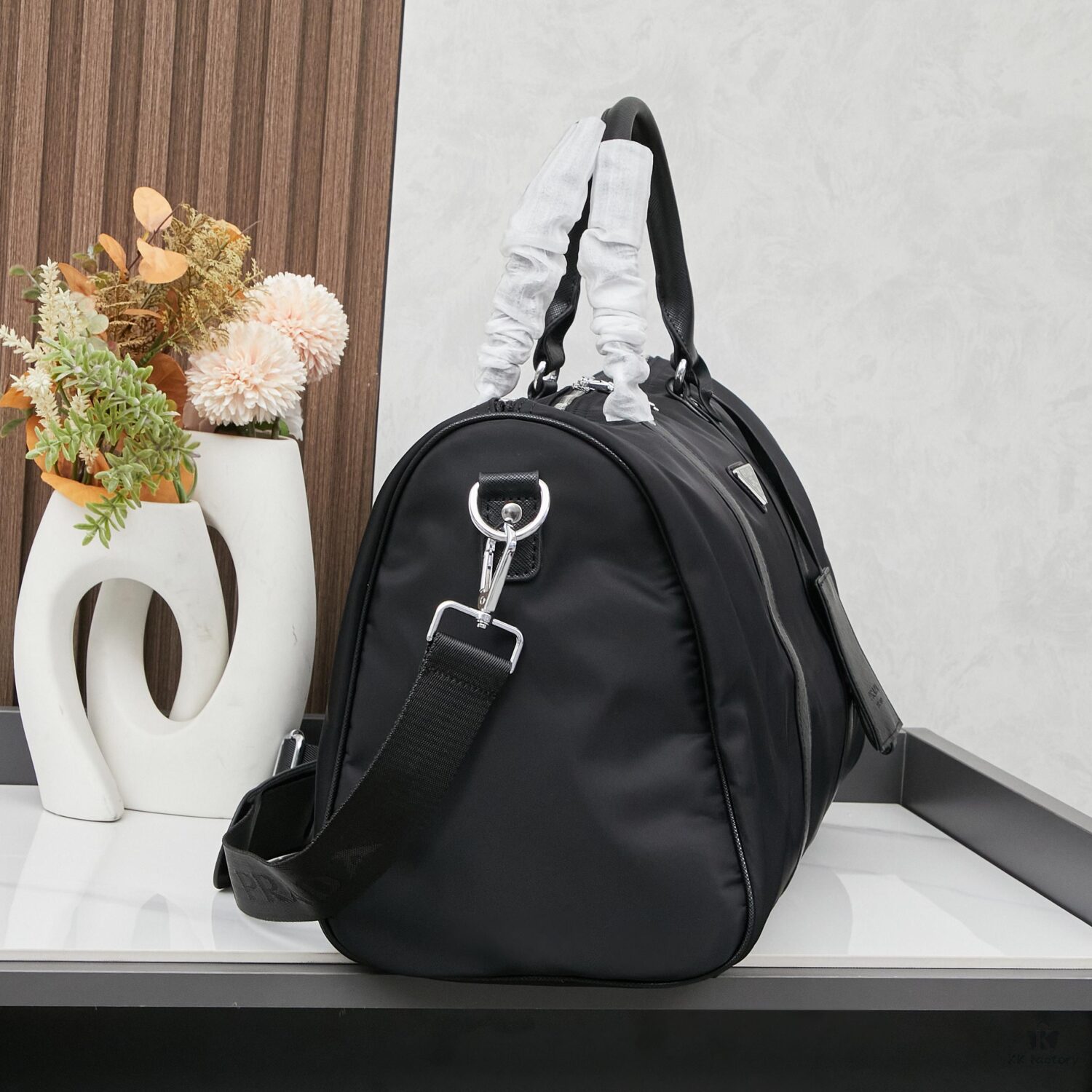 6930b7716e68136f4d9ae1be Prada Travel Bag with Retro American Style, 43 x 25cm Model 23123