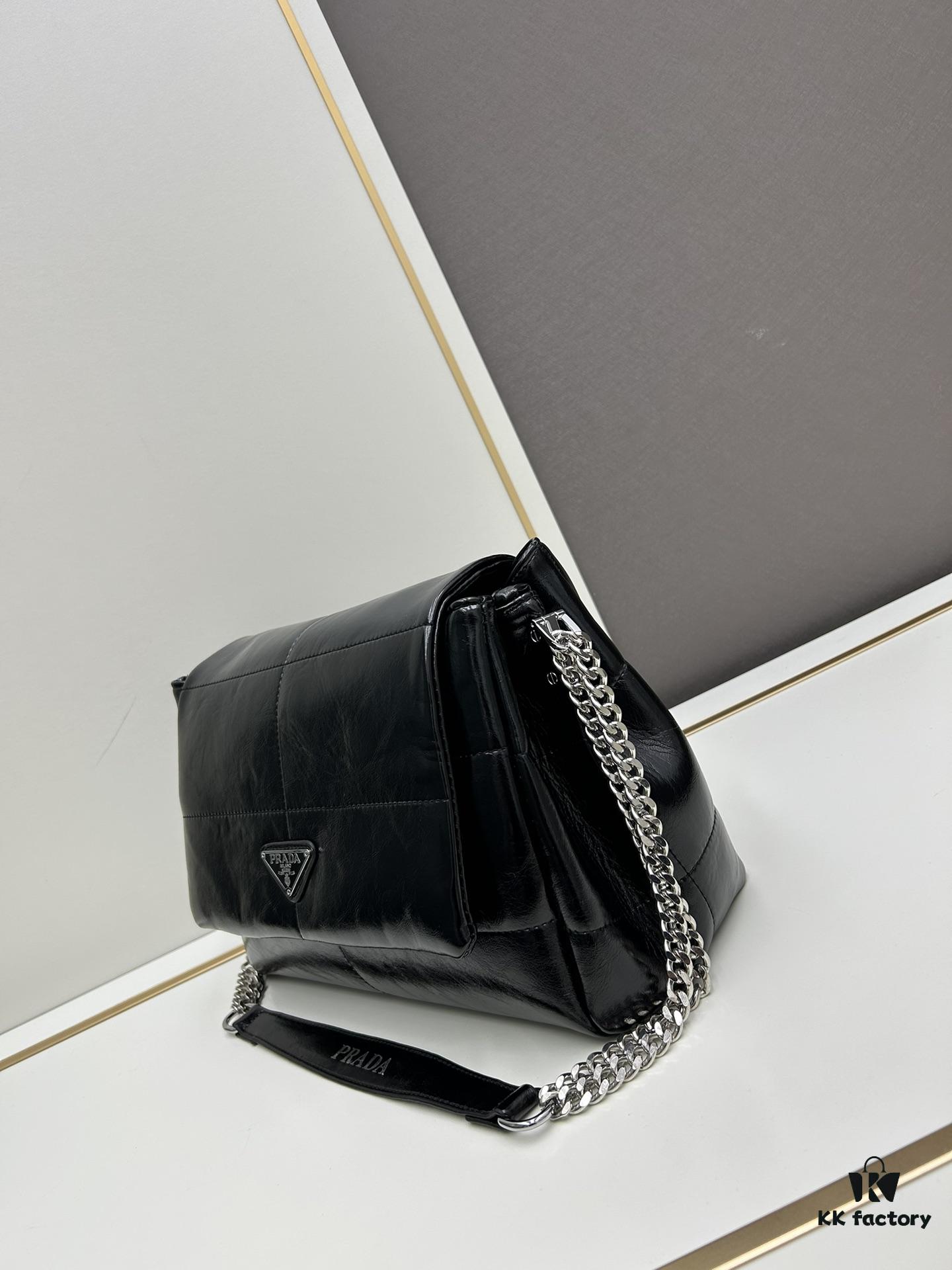 6930b8426e68136f4d9ae336 Prada Re-Edition Shoulder Bag in Black and Silver – Cool Enough to Steal Your Heart!