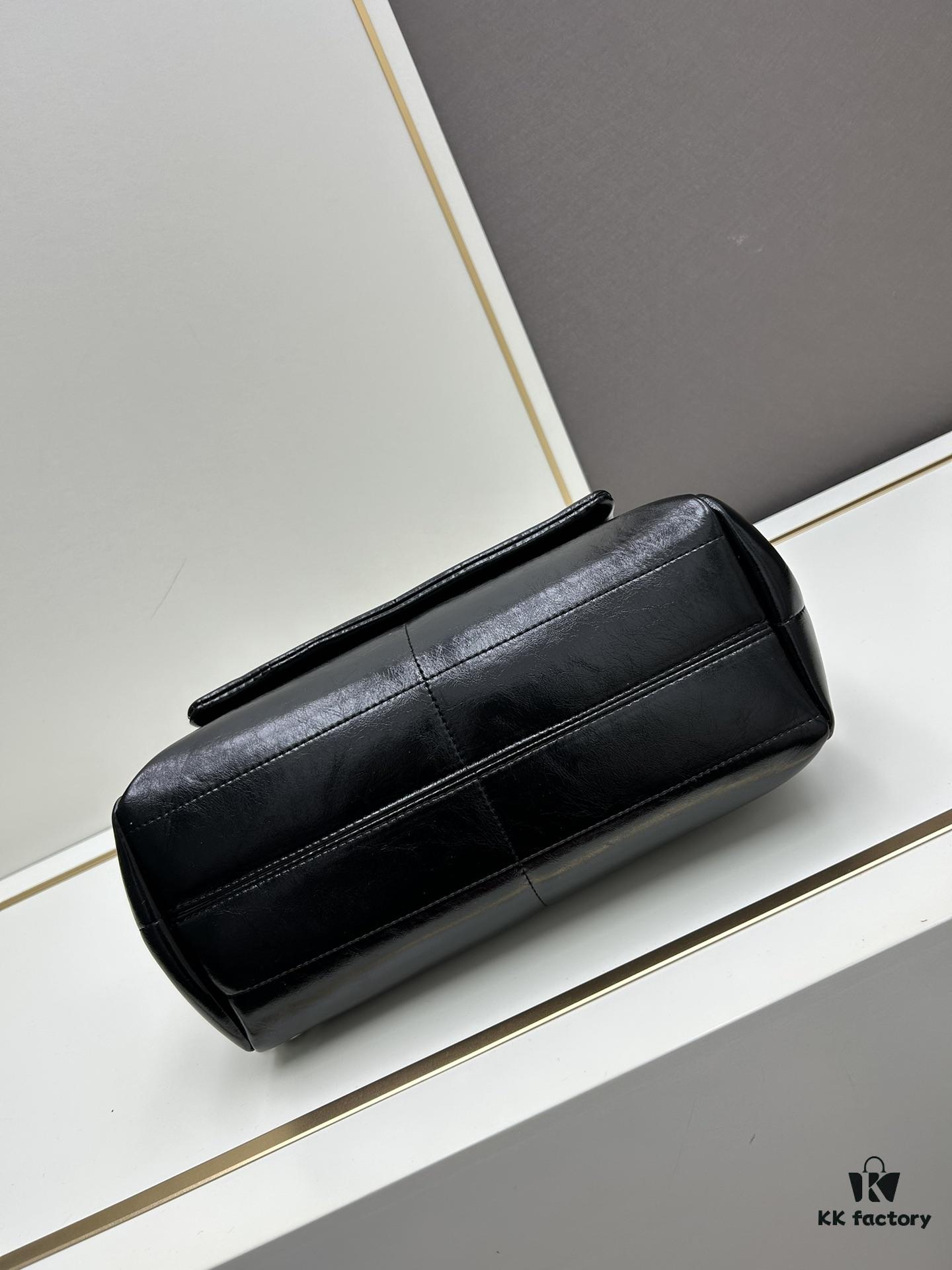 6930b8486e68136f4d9ae341 Prada Re-Edition Shoulder Bag in Black and Silver – Cool Enough to Steal Your Heart!