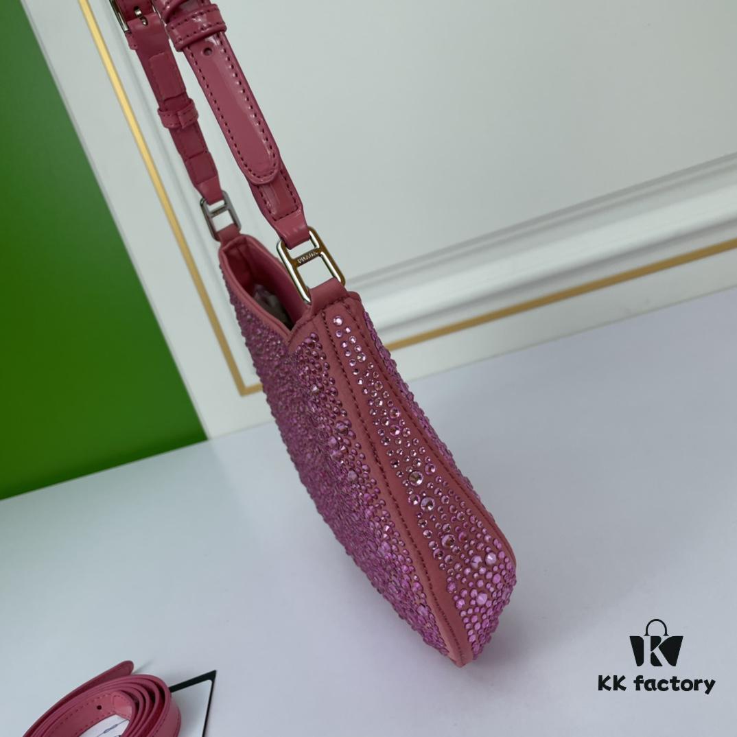 6930b8746e68136f4d9ae391 Box Included, Original Order, Factory Custom Leather ♥️ PRADA Launches New 2022 Spring/Summer Crystal Hobo Handbag, Crafted from Premium Calfskin, Inspired by Du Juan, Wen Qi, and Deng Enxi, Faithfully Reproduced, Lightweight and Stylish, Must-Have for Fashion Enthusiasts