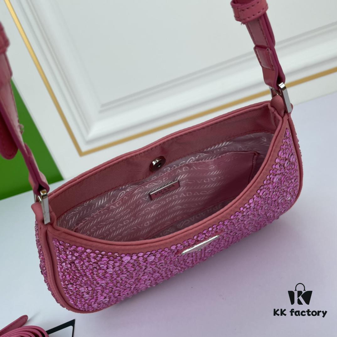 6930b8756e68136f4d9ae393 Box Included, Original Order, Factory Custom Leather ♥️ PRADA Launches New 2022 Spring/Summer Crystal Hobo Handbag, Crafted from Premium Calfskin, Inspired by Du Juan, Wen Qi, and Deng Enxi, Faithfully Reproduced, Lightweight and Stylish, Must-Have for Fashion Enthusiasts