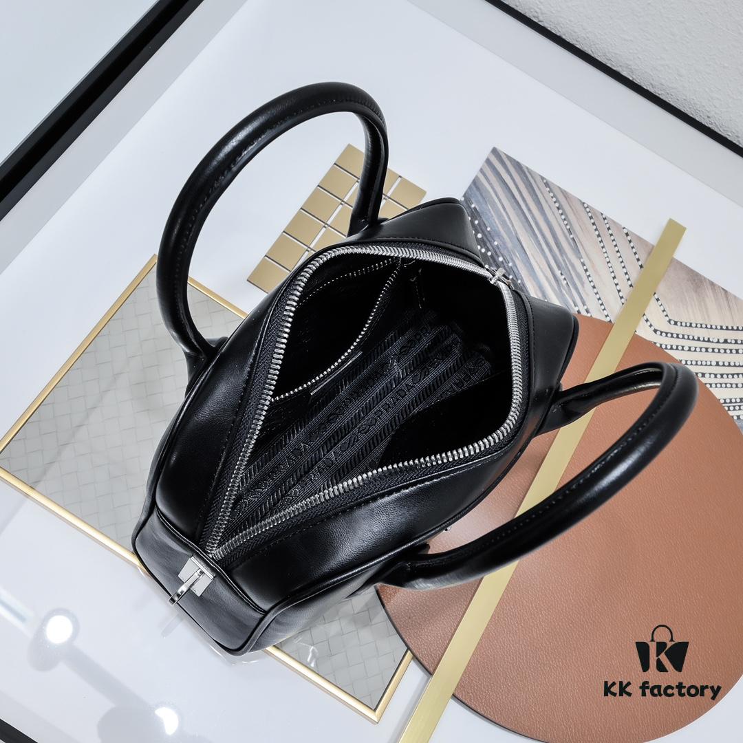 6930b8986e68136f4d9ae3d1 PRADA 🖤 Ultra Premium Vintage Boston Handbag