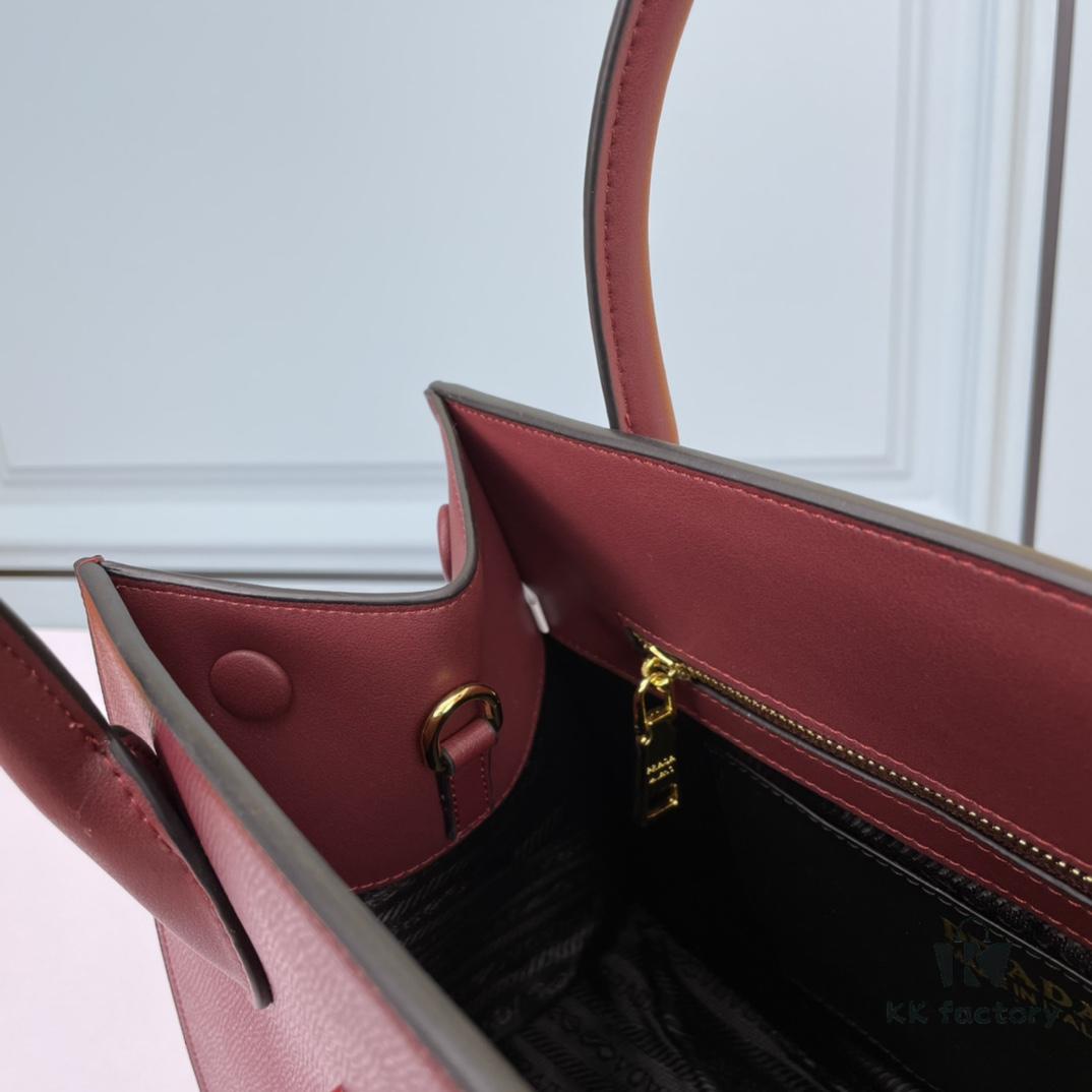 6930b97b6e68136f4d9ae55b High-Quality Counter Product PRADA #66158 Premium Imported Coarse Cross Cowhide with Calfskin, 175 OEM Code, Enamel Same-Color Logo Pendant, Classic and Uniquely Elegant
