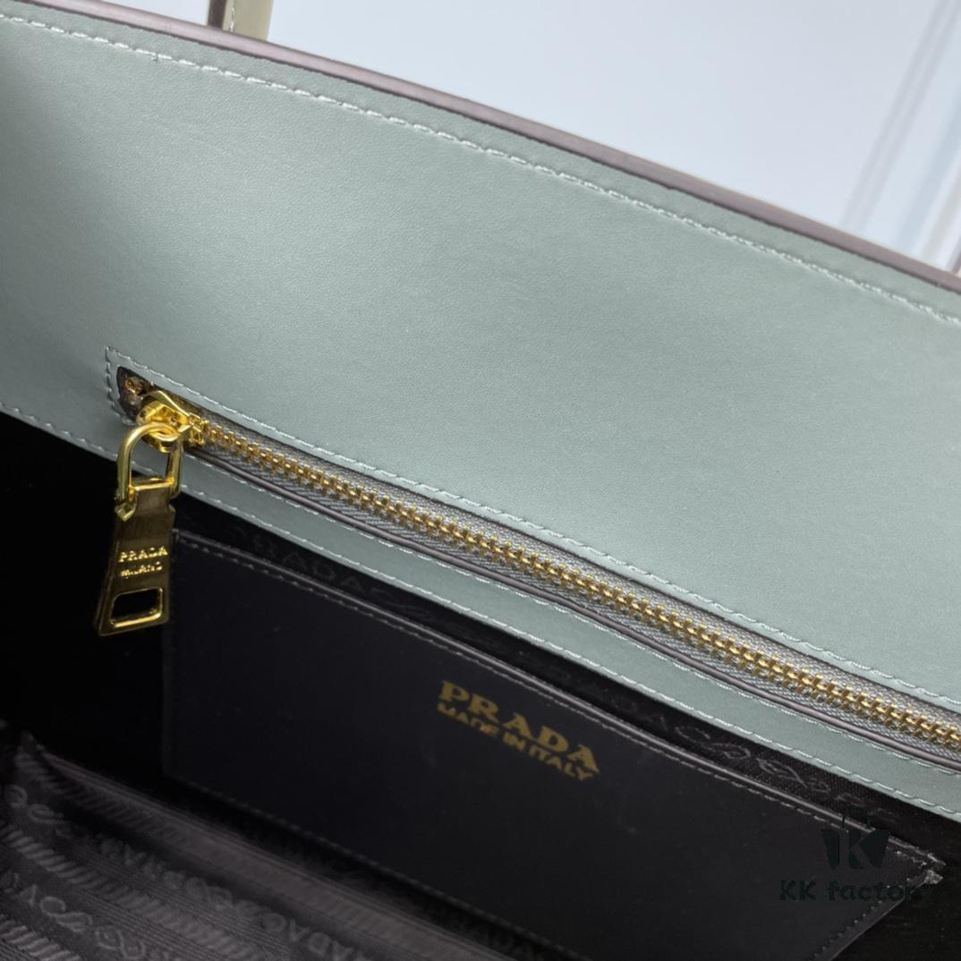6930b98b6e68136f4d9ae57a High-Quality Counter Product PRADA #66158 Imported Coarse Cross Cowhide + Calfskin 175 OEM Code Enamel Same-Color Logo Pendant Classic Unique Charm Fashionable and Elegant 33x24x15cm