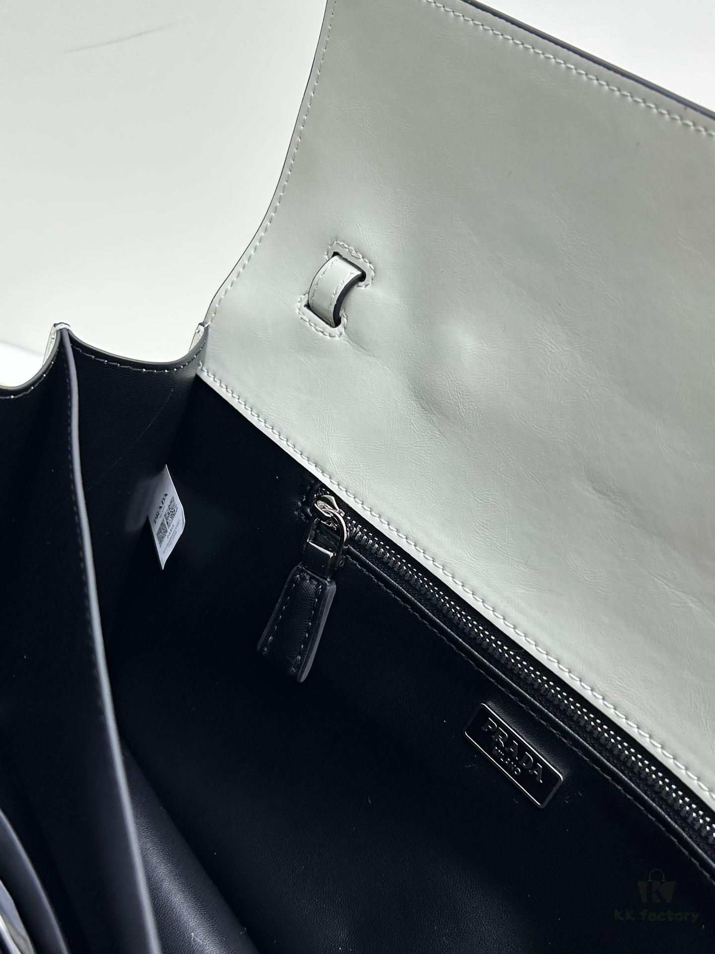 PRADA Counter New Arrival 🎉 (All-Leather Series) [Original Order Quality + Matching Counter Hardware] Full-Grain Oil-Waxed Calfskin