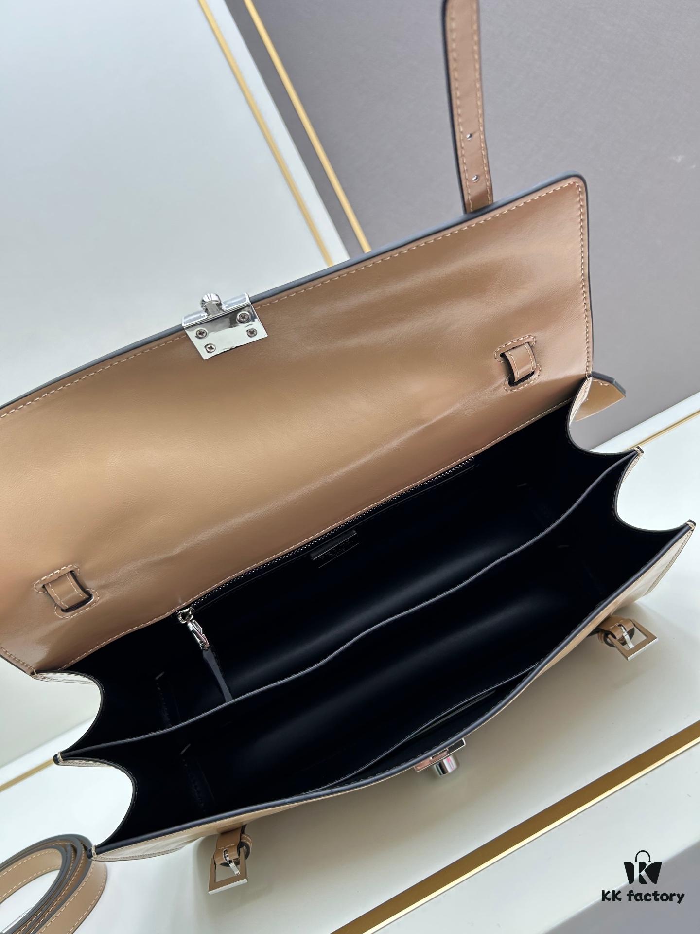 PRADA Counter New Arrival 🎉 (All-Leather Series) [Original Order Quality with Matching Counter Hardware] Full-Grain Oil-Waxed Calfskin