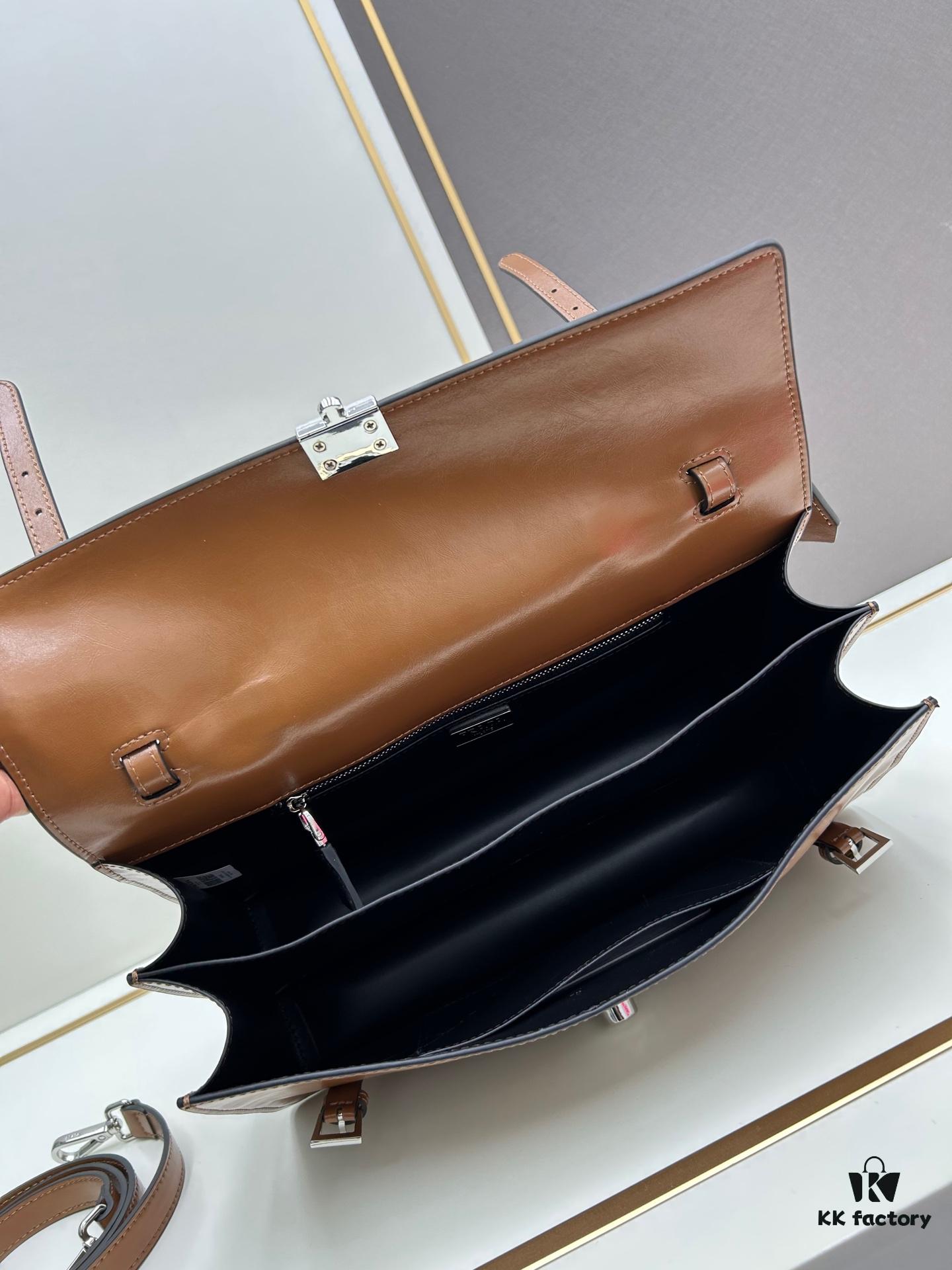 PRADA New Arrival 🎉 (All-Leather Series) [Original Order Quality with Matched Boutique Hardware] Full-Grain Oil-Waxed Cowhide