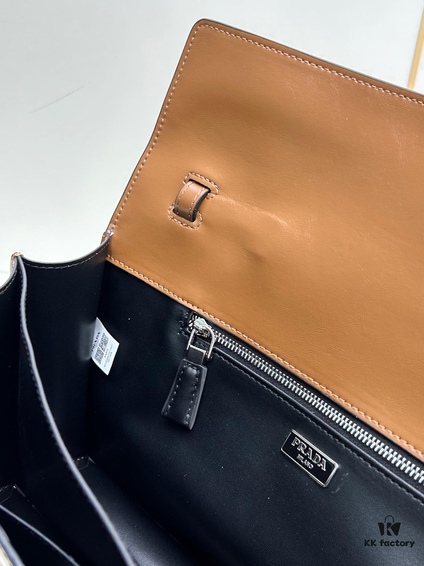 PRADA New Arrival 🎉 (All-Leather Series) [Original Order Quality with Matched Boutique Hardware] Full-Grain Oil-Waxed Cowhide