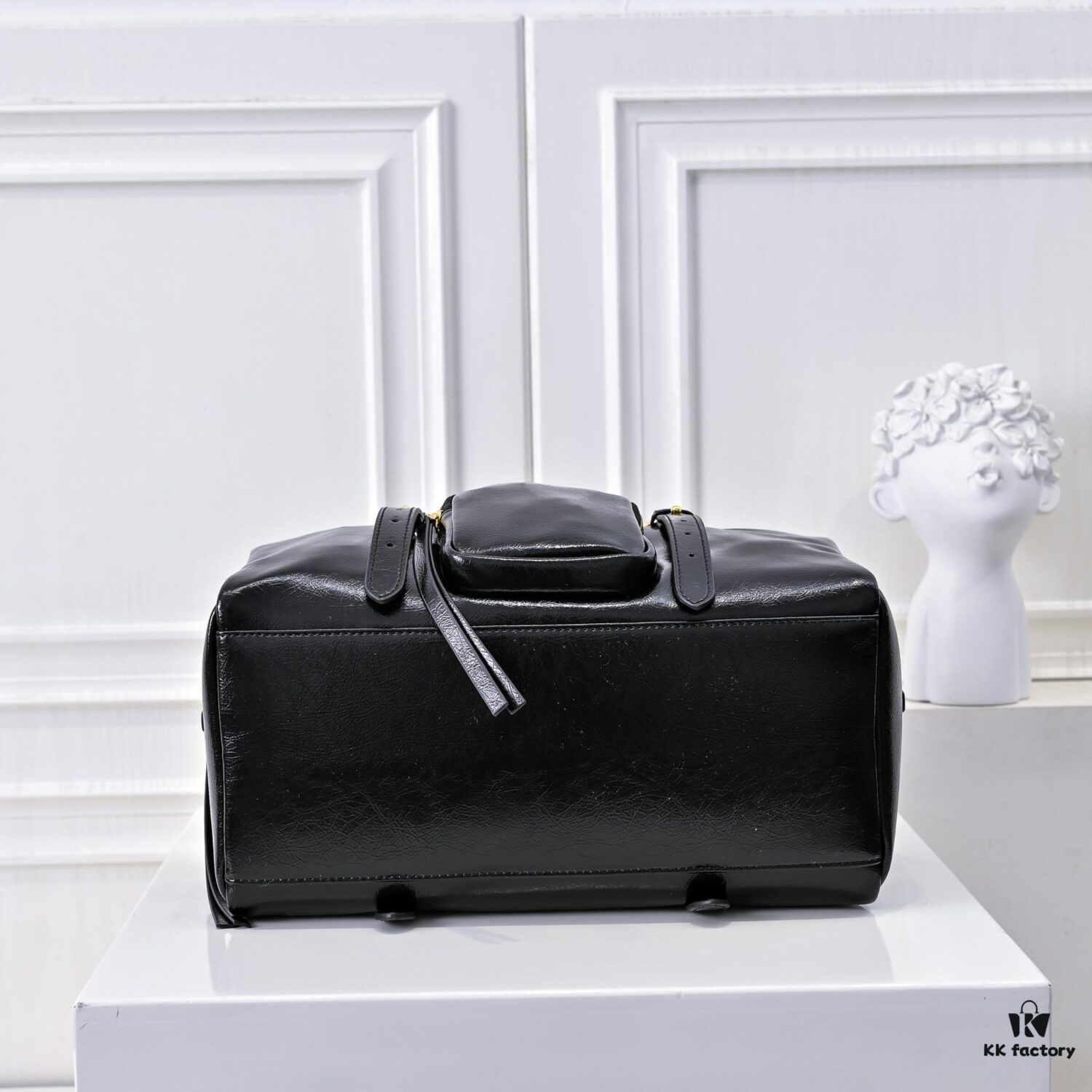 6930ba956e68136f4d9ae726 PRADA 2025 Spring New Arrival Oil-Waxed Leather Tote Bag