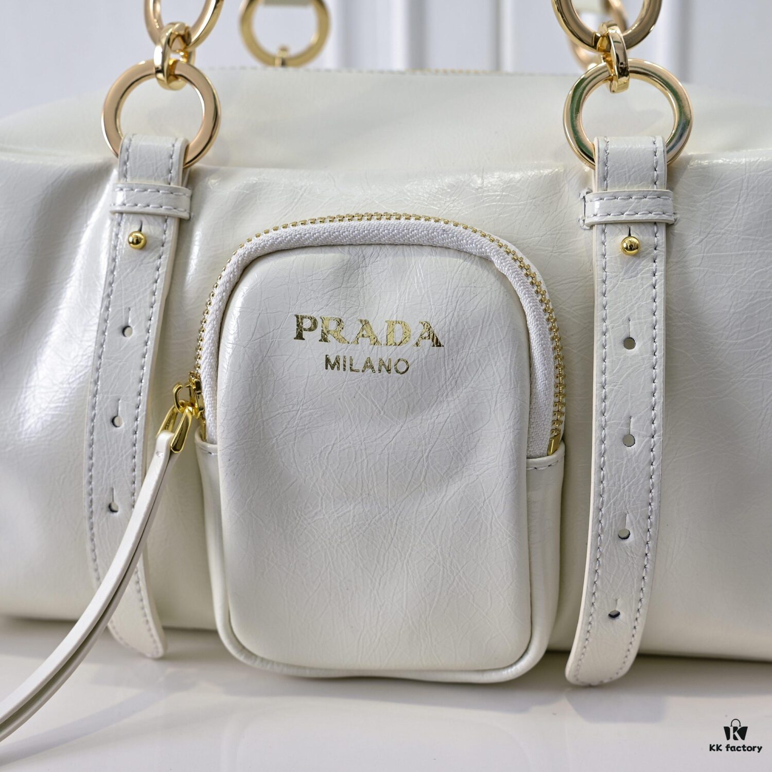 6930ba9c6e68136f4d9ae72f PRADA 2025 Spring New Arrival Oil-Waxed Leather Tote Bag