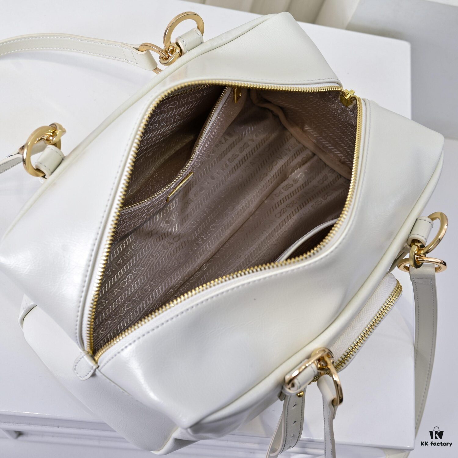 6930ba9d6e68136f4d9ae731 PRADA 2025 Spring New Arrival Oil-Waxed Leather Tote Bag
