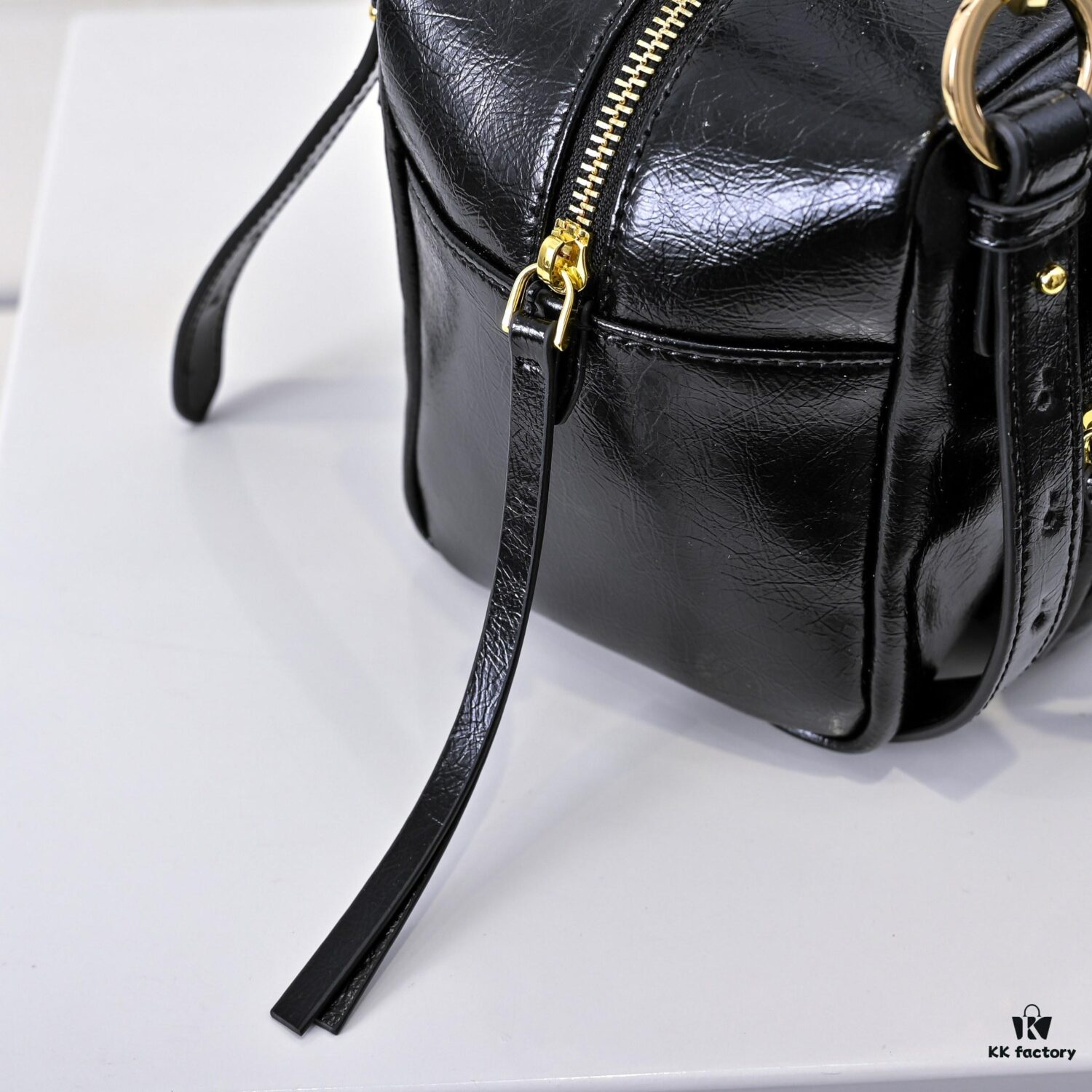 6930baa16e68136f4d9ae737 PRADA 2025 Spring New Arrival Waxed Leather Tote Bag
