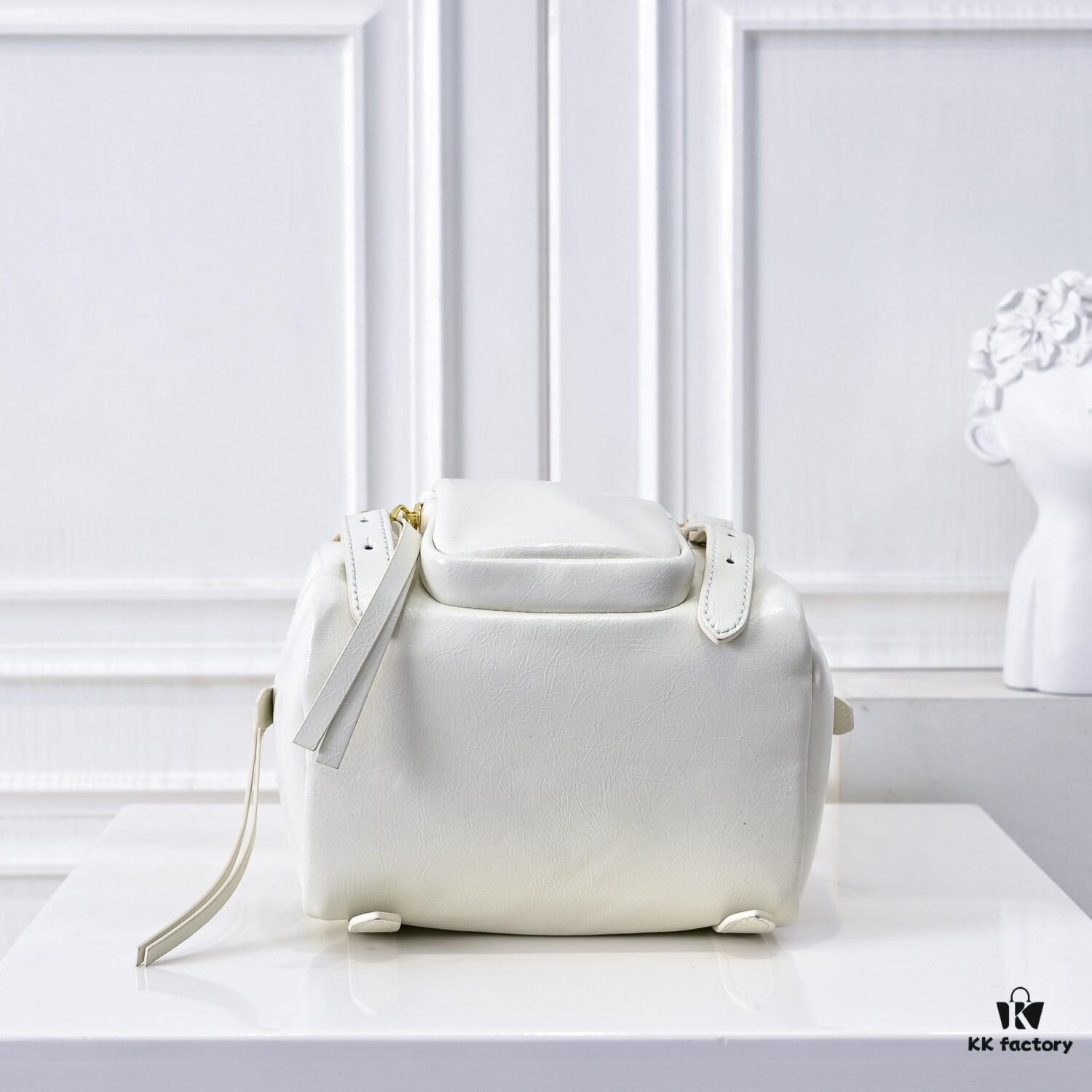 6930baa46e68136f4d9ae73d PRADA 2025 Spring New Arrival Waxed Leather Tote Bag