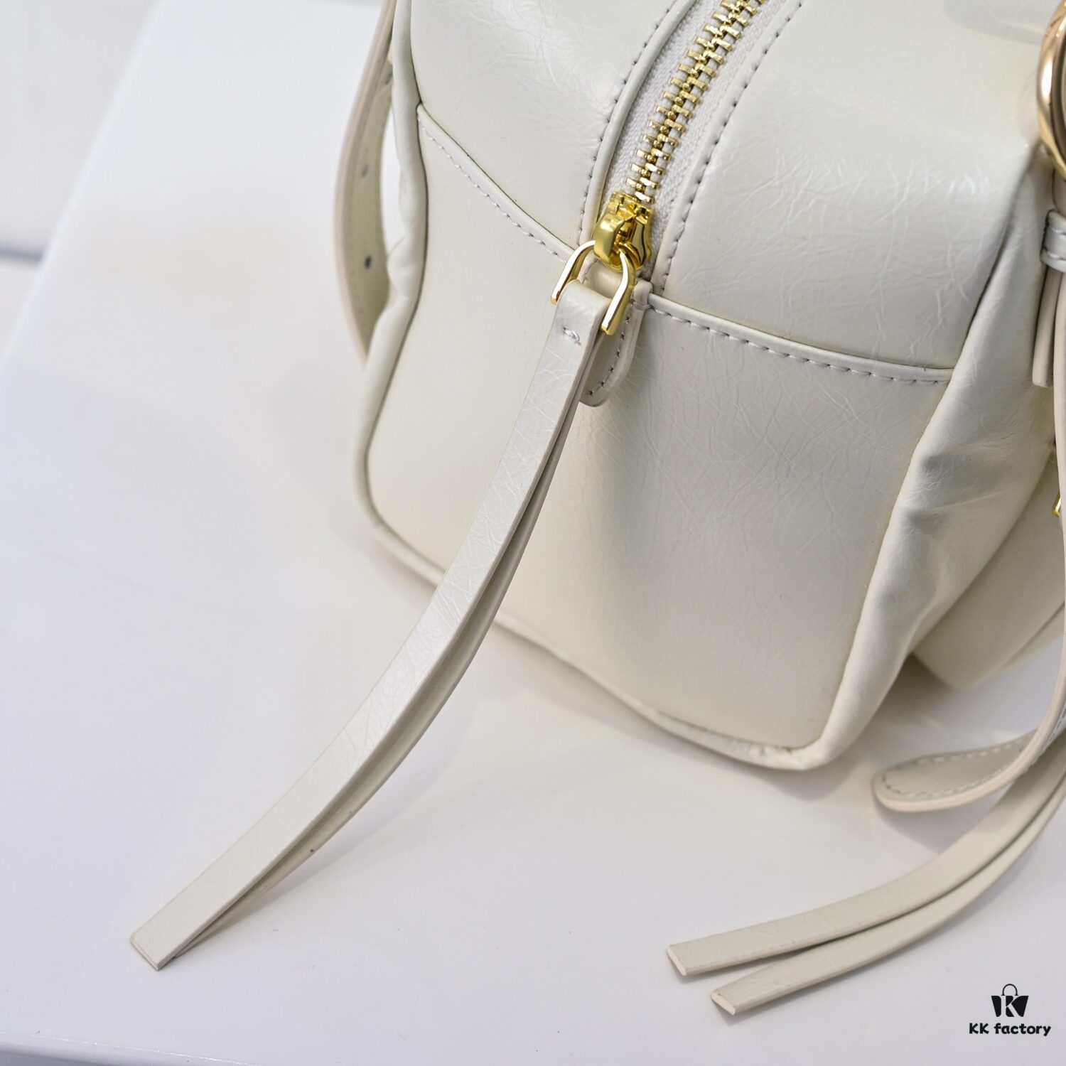 6930baa86e68136f4d9ae745 PRADA 2025 Spring New Arrival Waxed Leather Tote Bag