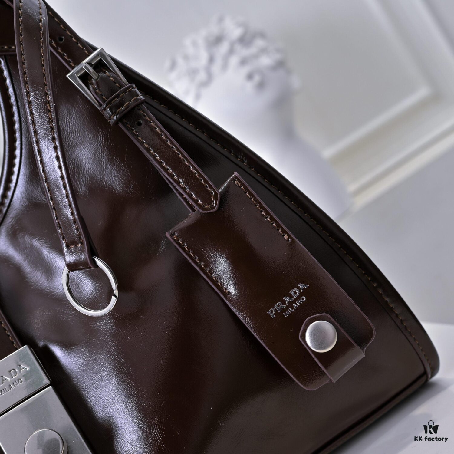 Early Spring 🎉PRADA Counter New Arrival🎉 (All-Leather Series) [Original Order Quality + Matching Store Hardware] Full-Grain Oil-Waxed Calfskin