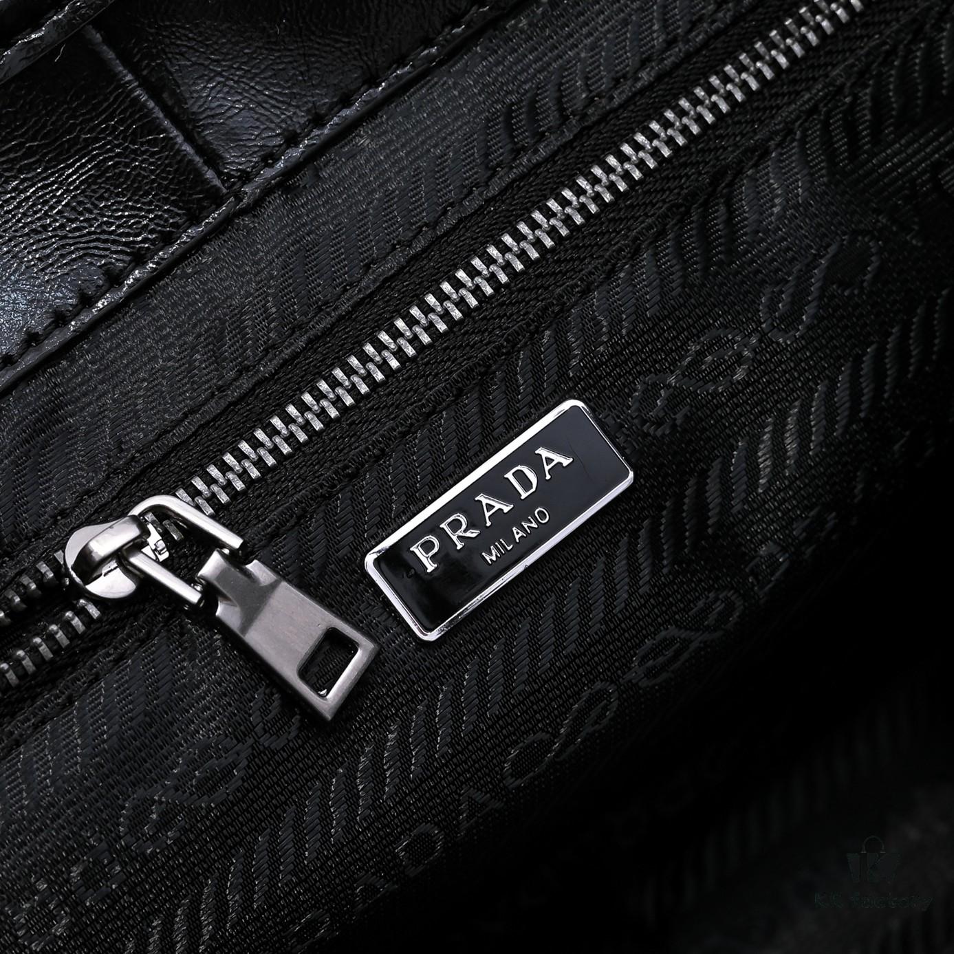Early Spring 🎉PRADA Counter New Arrival🎉 (All-Leather Series) [Original Order Quality + Matching Store Hardware] Full-Grain Oil-Waxed Calfskin
