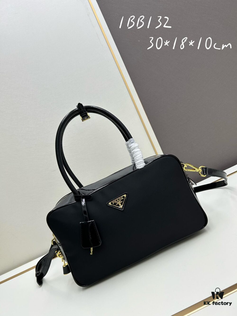 6930bb0a6e68136f4d9ae7e4 Nylon with Genuine Leather Trim, Full Leather PRADA Counter New Arrival Original Quality Matching Store Hardware Re-Nylon Tote Bag with Lock