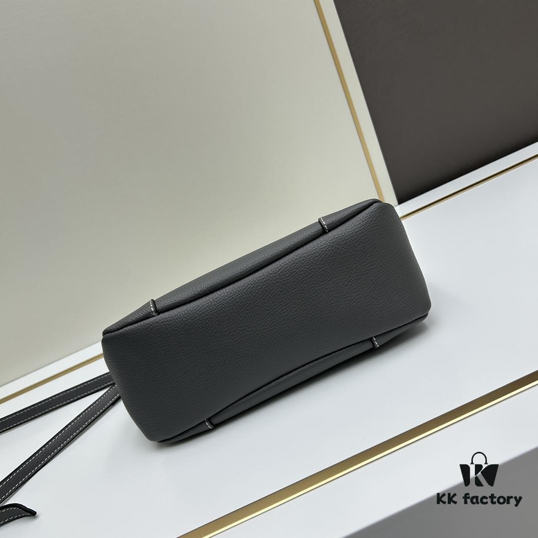 6930bb1b6e68136f4d9ae802 PRADA New Launch Hit (Leather Shoulder Strap + Chain Crossbody) Fashionable Horn Bag with Retro-Modern Fusion