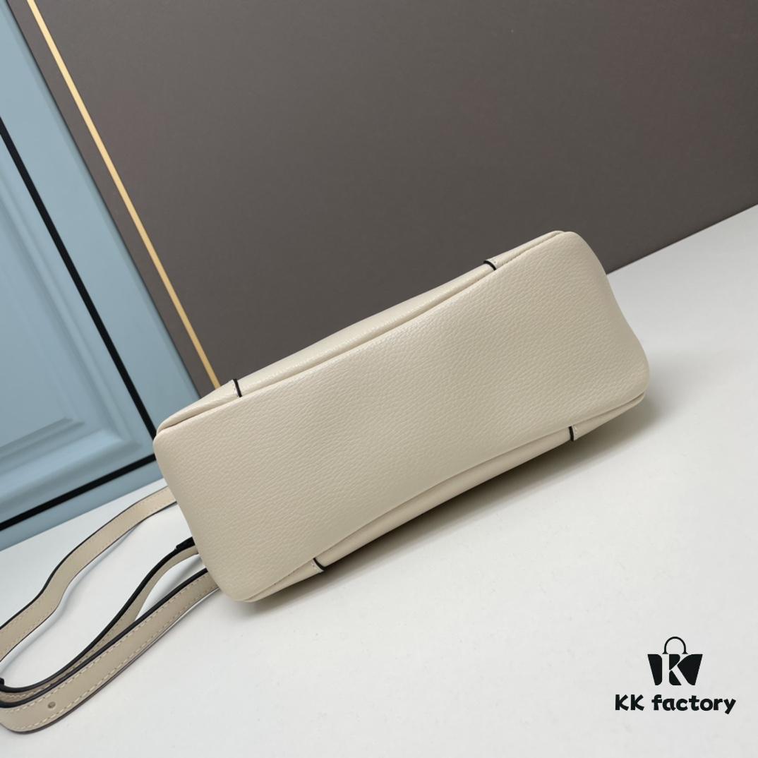 6930bb366e68136f4d9ae82f PRADA Must-Have Horn Bag with Detachable Chain Strap – A Perfect Blend of Vintage and Modern Fashion