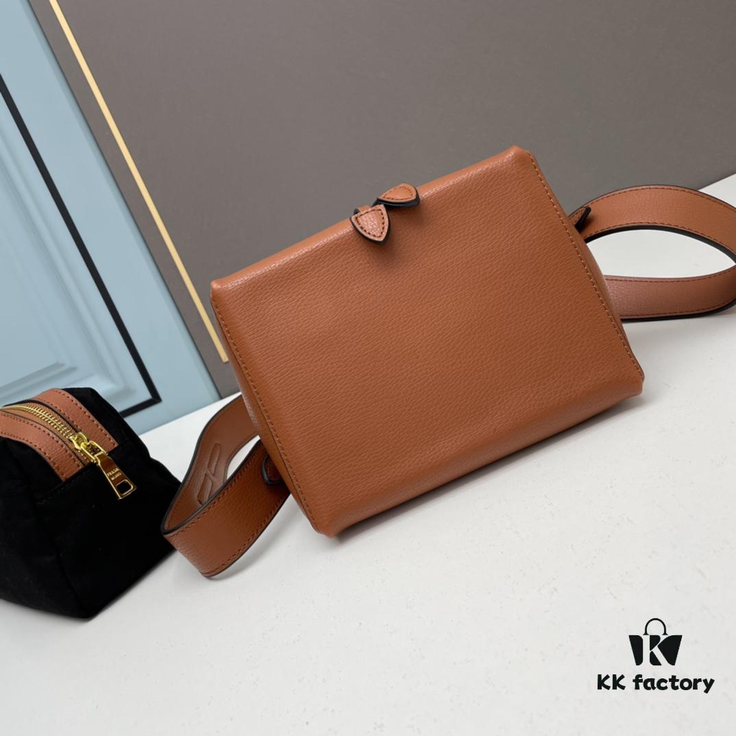 6930bb3e6e68136f4d9ae83e New 2023 Spring Mini PRADA 'Lunchbox' Bag