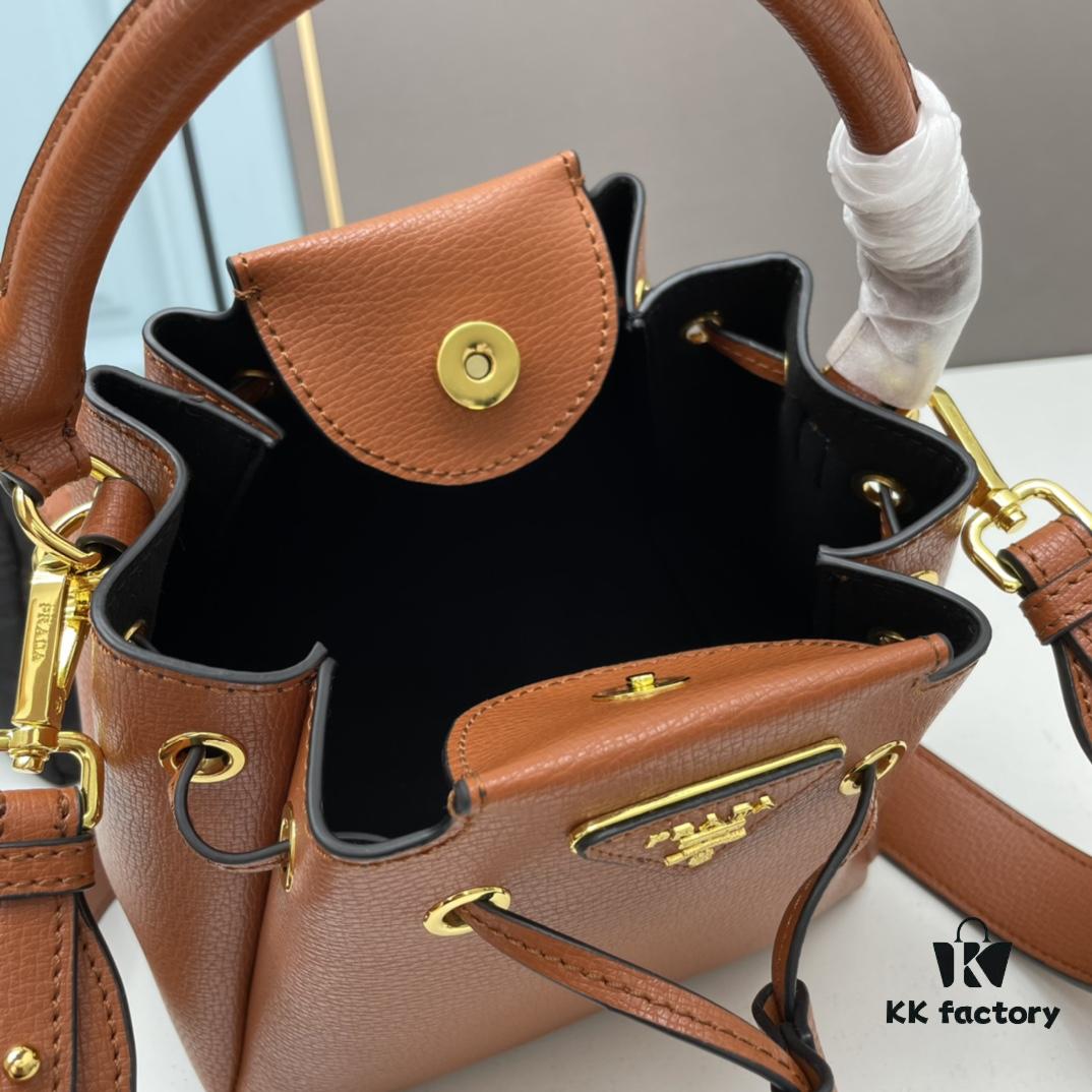 6930bb486e68136f4d9ae84f New 2023 Spring Mini PRADA 'Lunchbox' Bag