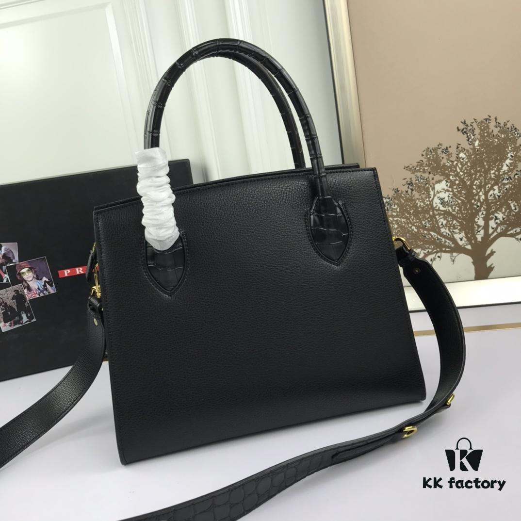 6930bb5f6e68136f4d9ae873 You're the Most Beautiful One – Minimalist and Fashionable Bag for the New Year