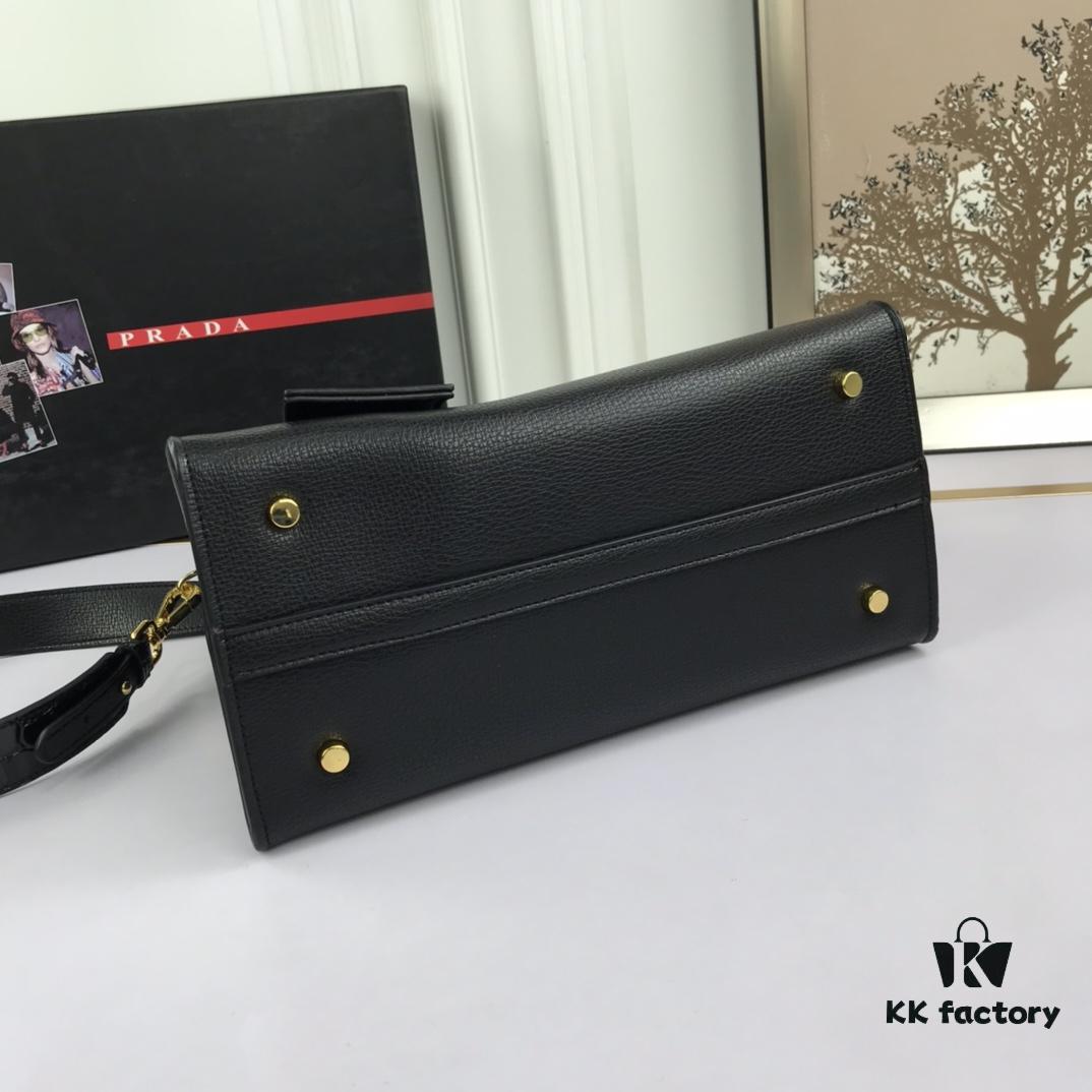 6930bb606e68136f4d9ae874 You're the Most Beautiful One – Minimalist and Fashionable Bag for the New Year