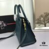 6930bb636e68136f4d9ae878 You're the Most Beautiful One – Minimalist and Fashionable Style for a Powerful Start to the Year
