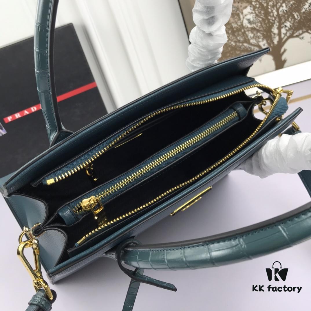 6930bb696e68136f4d9ae87f You're the Most Beautiful One – Minimalist and Fashionable Style for a Powerful Start to the Year