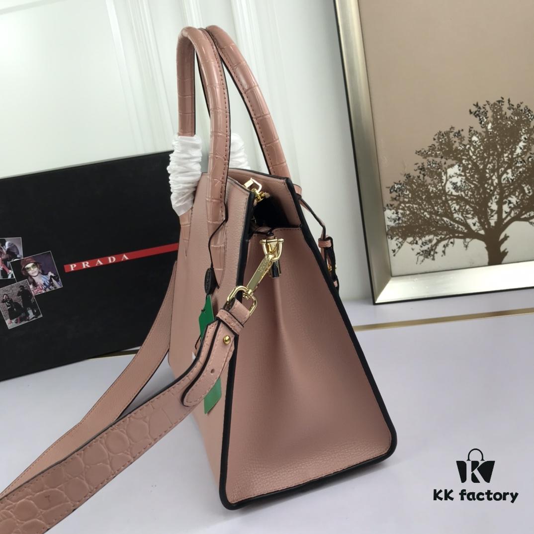 6930bb706e68136f4d9ae88a You Are the Most Beautiful – Minimalist and Fashionable Bag for the New Year