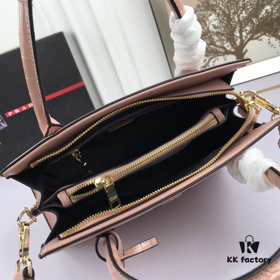 6930bb736e68136f4d9ae88f You Are the Most Beautiful – Minimalist and Fashionable Bag for the New Year