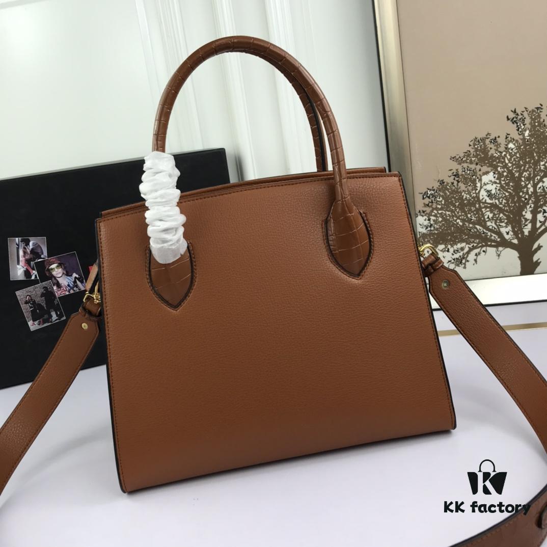 6930bb766e68136f4d9ae894 You Are the Most Beautiful – Minimalist and Fashionable Style for the New Year