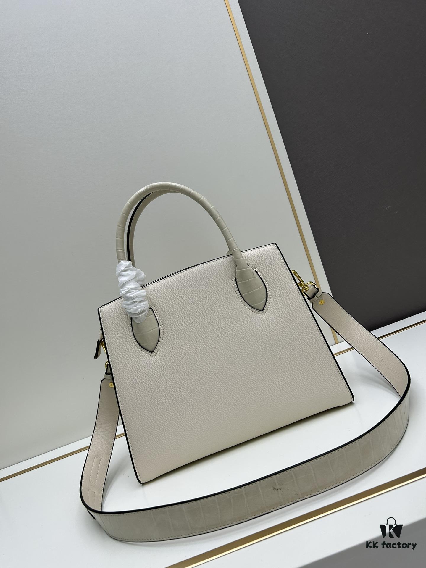 6930bb7b6e68136f4d9ae89d You Are the Most Beautiful – Bold Minimalist Fashion Style Launch