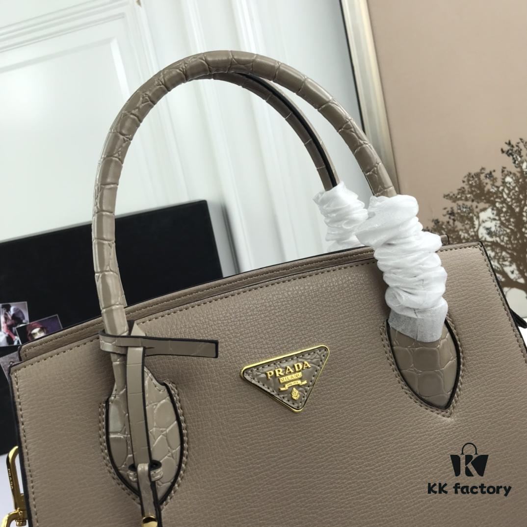 6930bb7b6e68136f4d9ae89e You're the Most Beautiful One – Minimalist and Fashionable Bag for the New Year