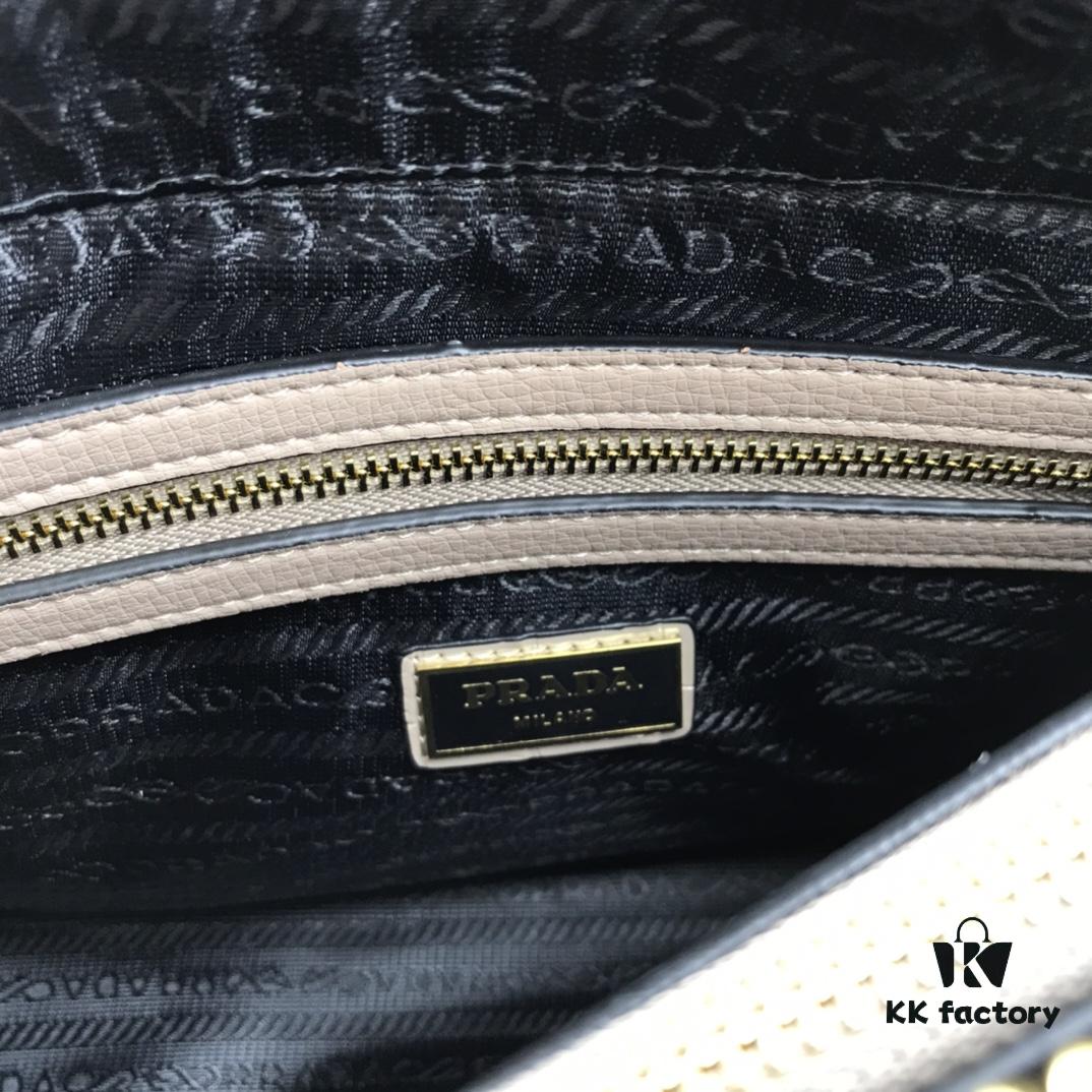 6930bb7e6e68136f4d9ae8a3 You're the Most Beautiful One – Minimalist and Fashionable Bag for the New Year