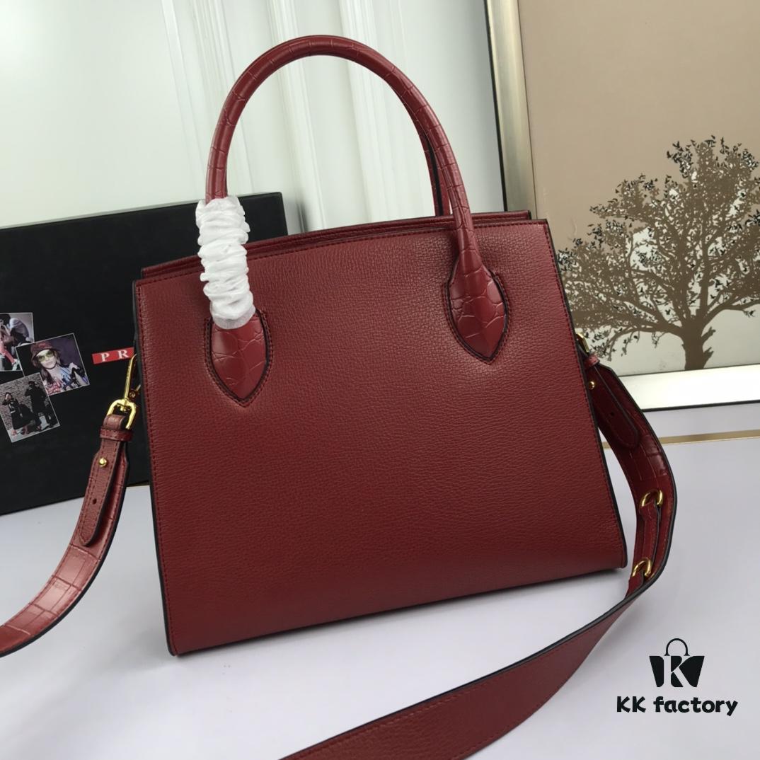 6930bb7f6e68136f4d9ae8a4 You Are the Most Beautiful — Minimalist and Fashionable Bag for the New Year