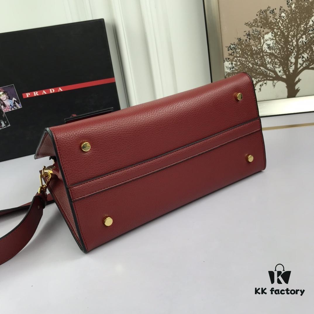 6930bb806e68136f4d9ae8a7 You Are the Most Beautiful — Minimalist and Fashionable Bag for the New Year
