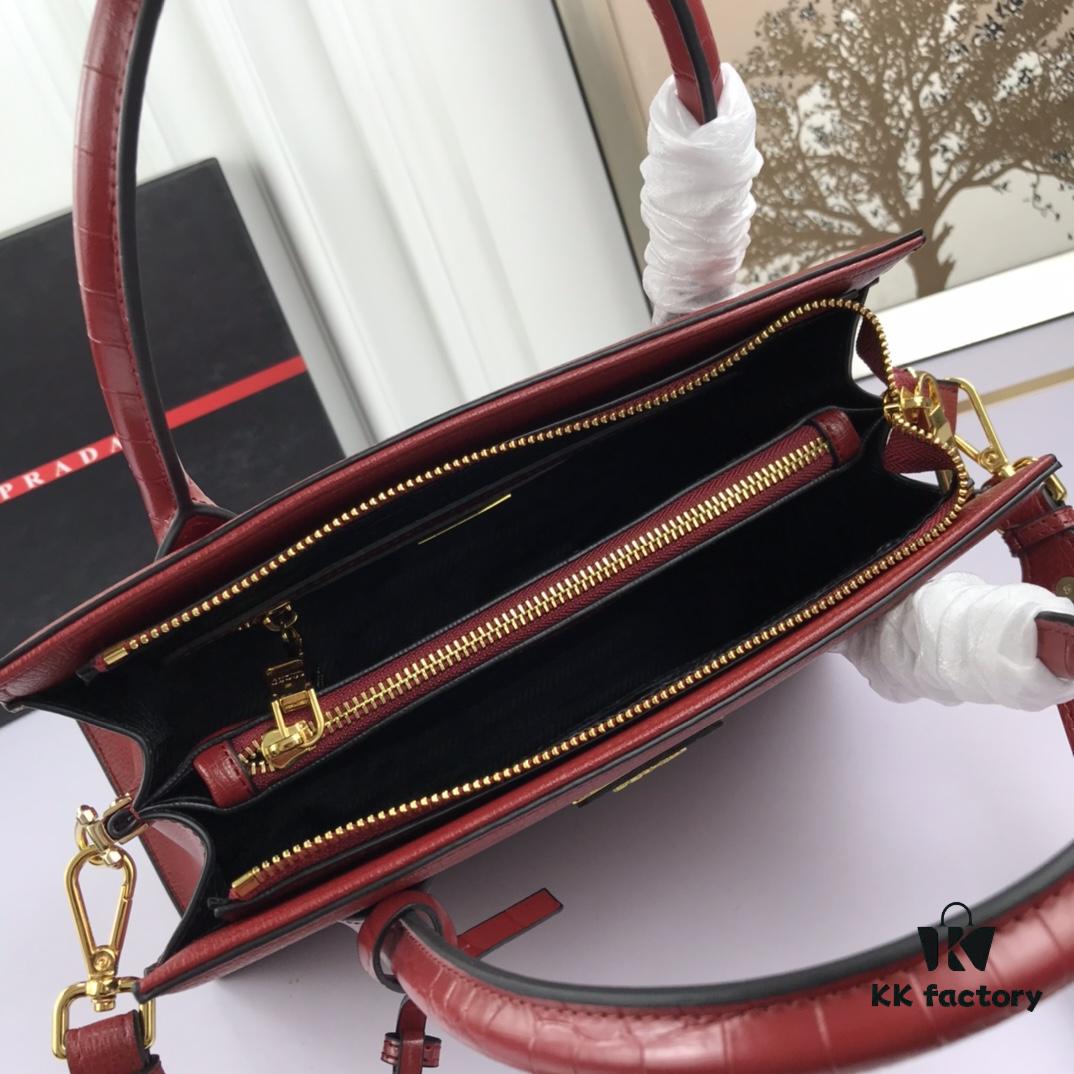 6930bb806e68136f4d9ae8a9 You Are the Most Beautiful — Minimalist and Fashionable Bag for the New Year