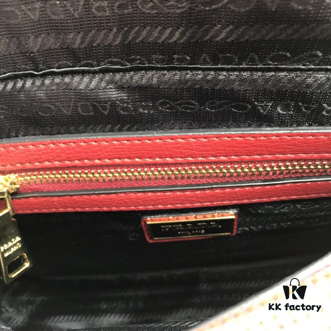 6930bb816e68136f4d9ae8aa You Are the Most Beautiful — Minimalist and Fashionable Bag for the New Year