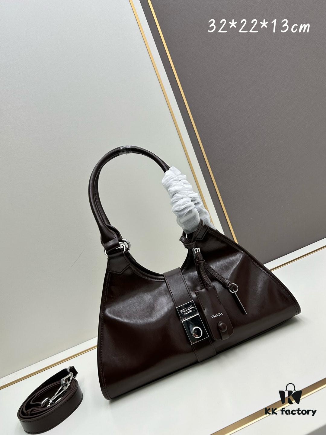 6930bbcb6e68136f4d9ae925 PRADA Counter New Arrival (All-Leather Series) Original Order Quality with Matching Hardware Full-Grain Oil-Waxed Calfskin Shoulder Bag