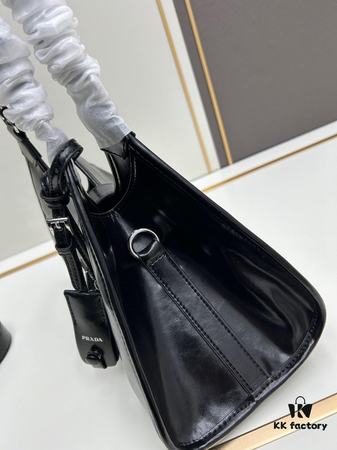 6930bbd16e68136f4d9ae92f PRADA Counter New Arrival (All-Leather Series) Original Order Quality with Authentic Hardware Full-Grain Oil-Waxed Cowhide Shoulder Bag