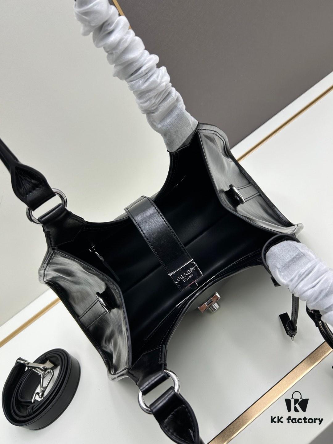 6930bbd26e68136f4d9ae930 PRADA Counter New Arrival (All-Leather Series) Original Order Quality with Authentic Hardware Full-Grain Oil-Waxed Cowhide Shoulder Bag