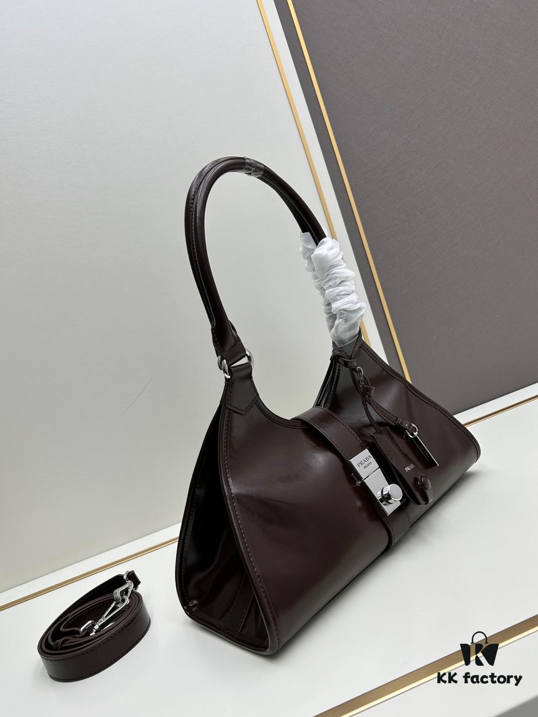 6930bbdf6e68136f4d9ae94a PRADA Counter New Arrival (All-Leather Series) Original Order Quality with Matching Hardware Full-Grain Oil-Waxed Cowhide Shoulder Bag