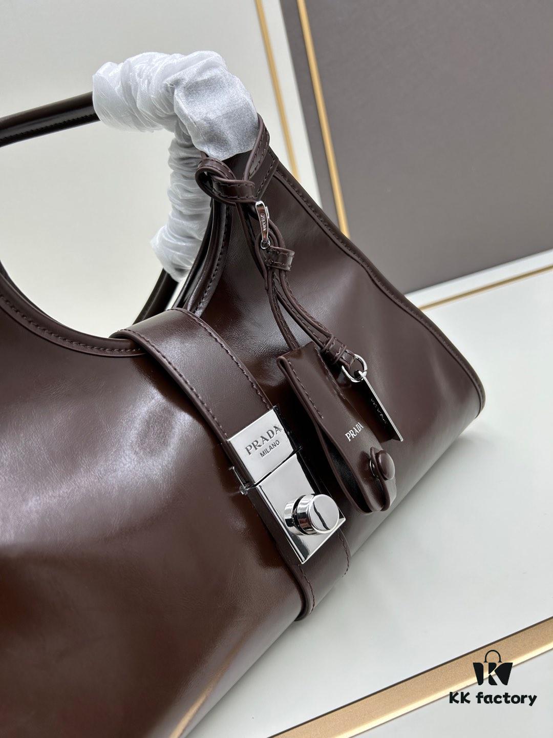 6930bbe16e68136f4d9ae94c PRADA Counter New Arrival (All-Leather Series) Original Order Quality with Matching Hardware Full-Grain Oil-Waxed Cowhide Shoulder Bag